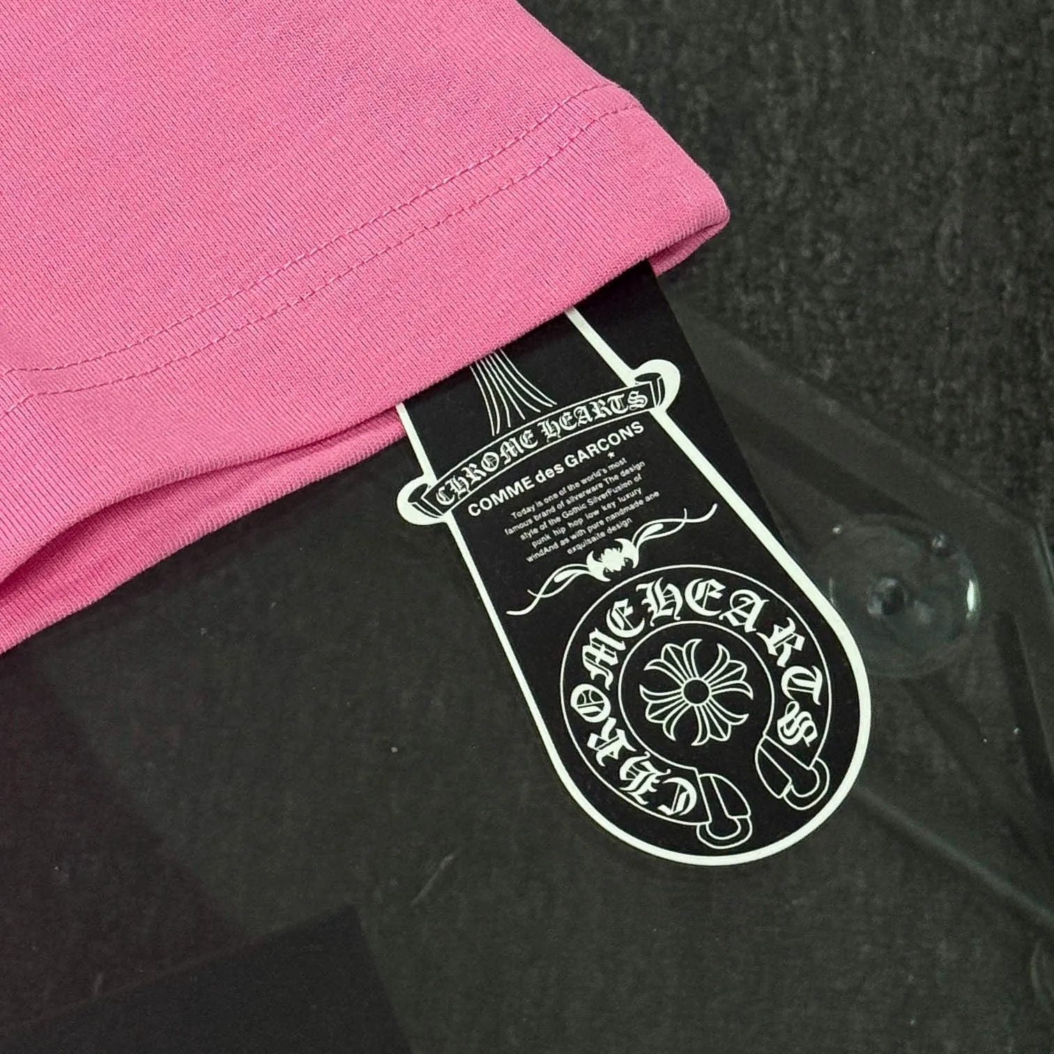 P170 Chrome Hearts Chrome Hearts 25 high version. The fabric is made of 300 grams of high-density cotton. It does not deform or shrink. It has three labels. It is the same style for men and women. Technology: digital printing. Color: white, black, pink. SIZE: S-XL